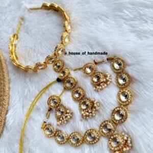 Handmade Circular Kundan Jewelry Set with Pearls