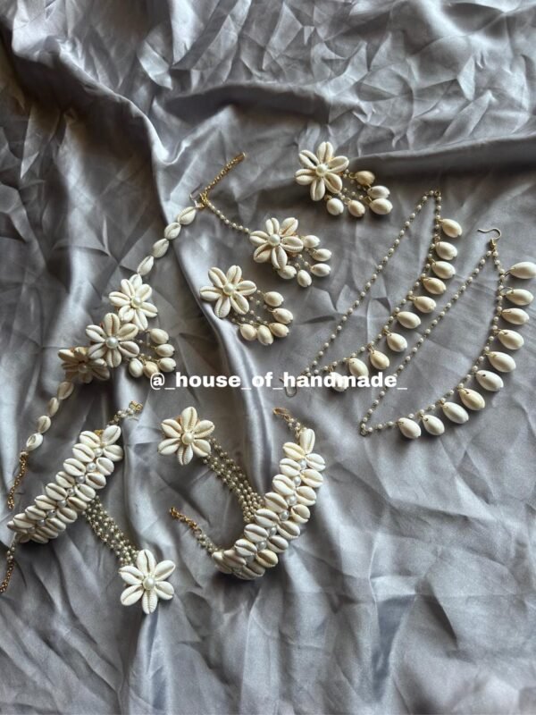Handmade White Shell Jewelry Set – Floral & Dangling Design