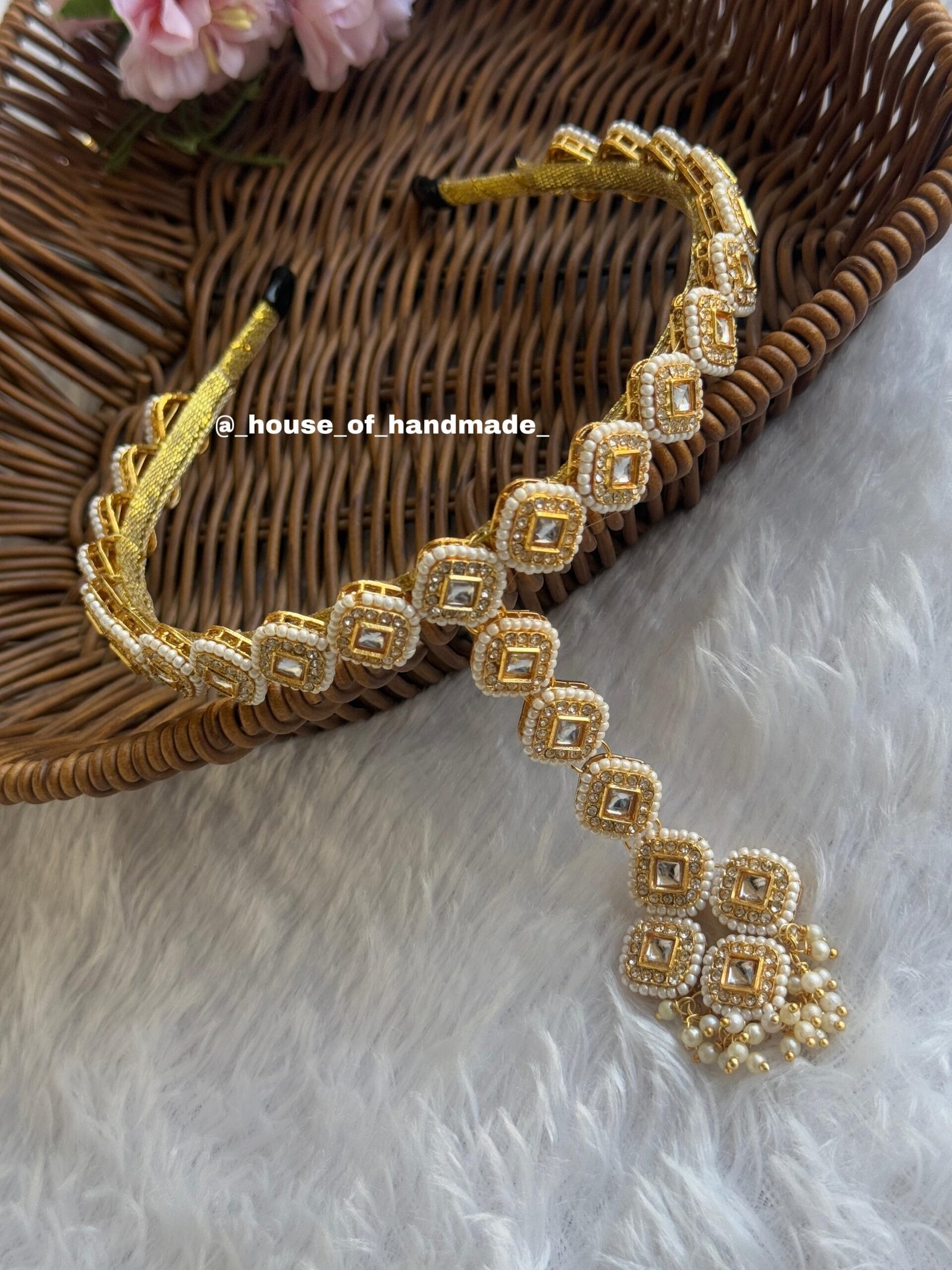 WhatsApp Image 2025 09 02 at 22.43.22 5ee708e9 scaled Elegant White Kundan Hairband Elegant White Kundan Hairband