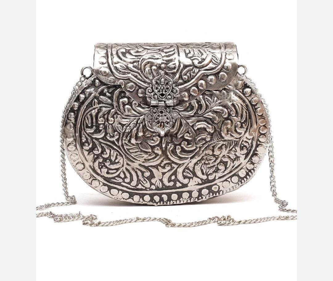 84D6484D EC6B 4E69 BD75 1EADC61AE7C5 Silver bag purse Silver bag purse